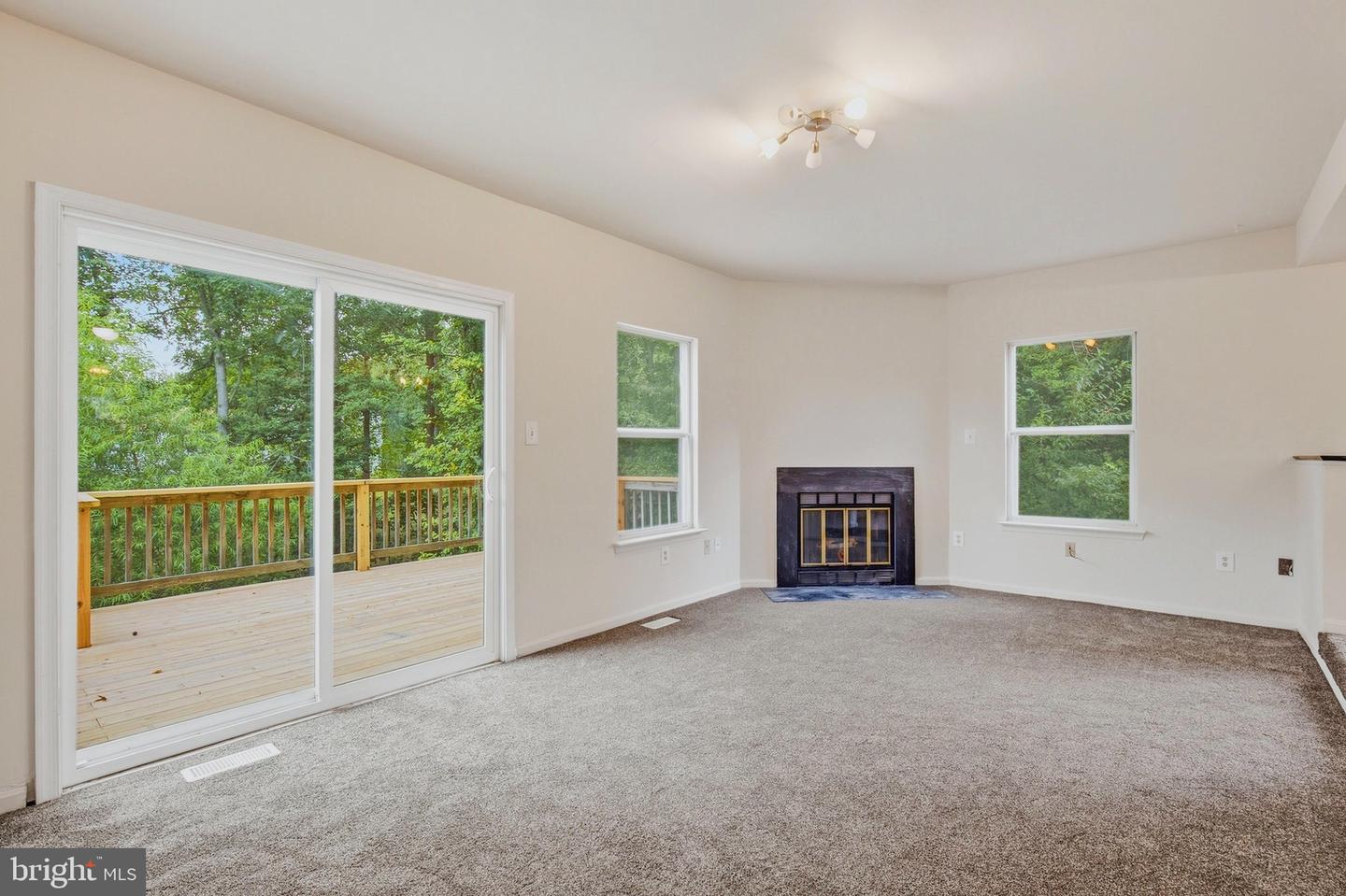 327 Woodside Pl Property Photo 10