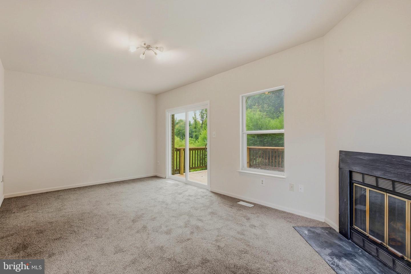 327 Woodside Pl Property Photo 11
