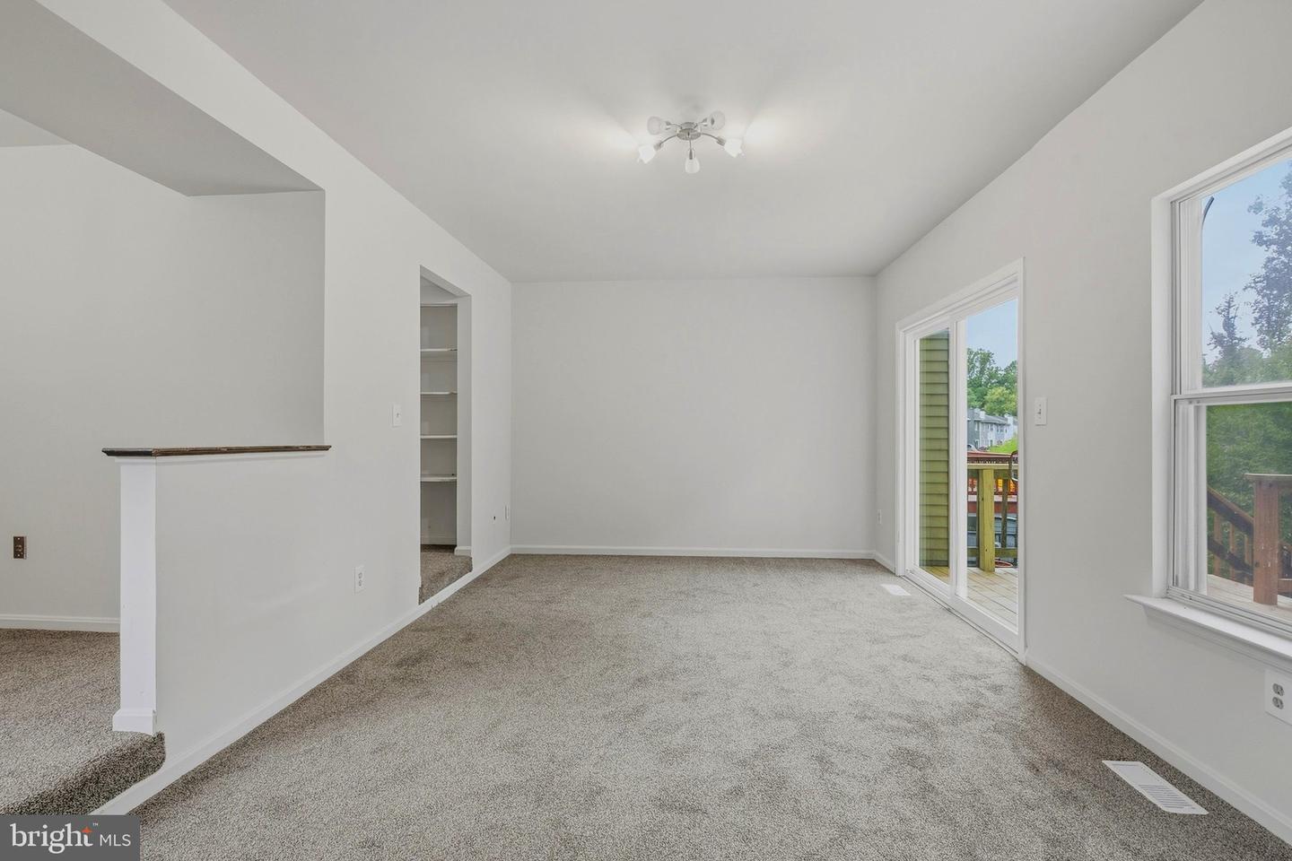 327 Woodside Pl Property Photo 12