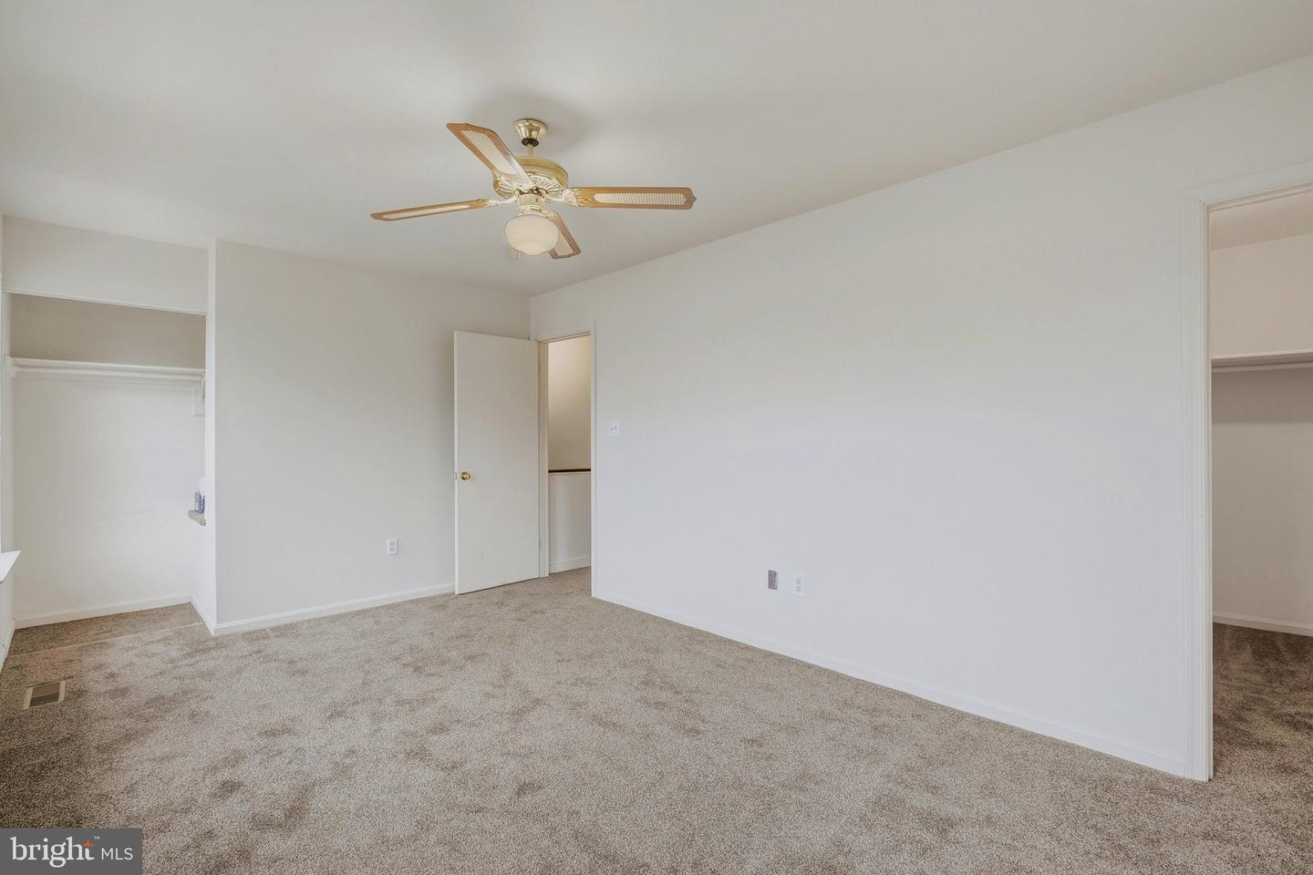 327 Woodside Pl Property Photo 18