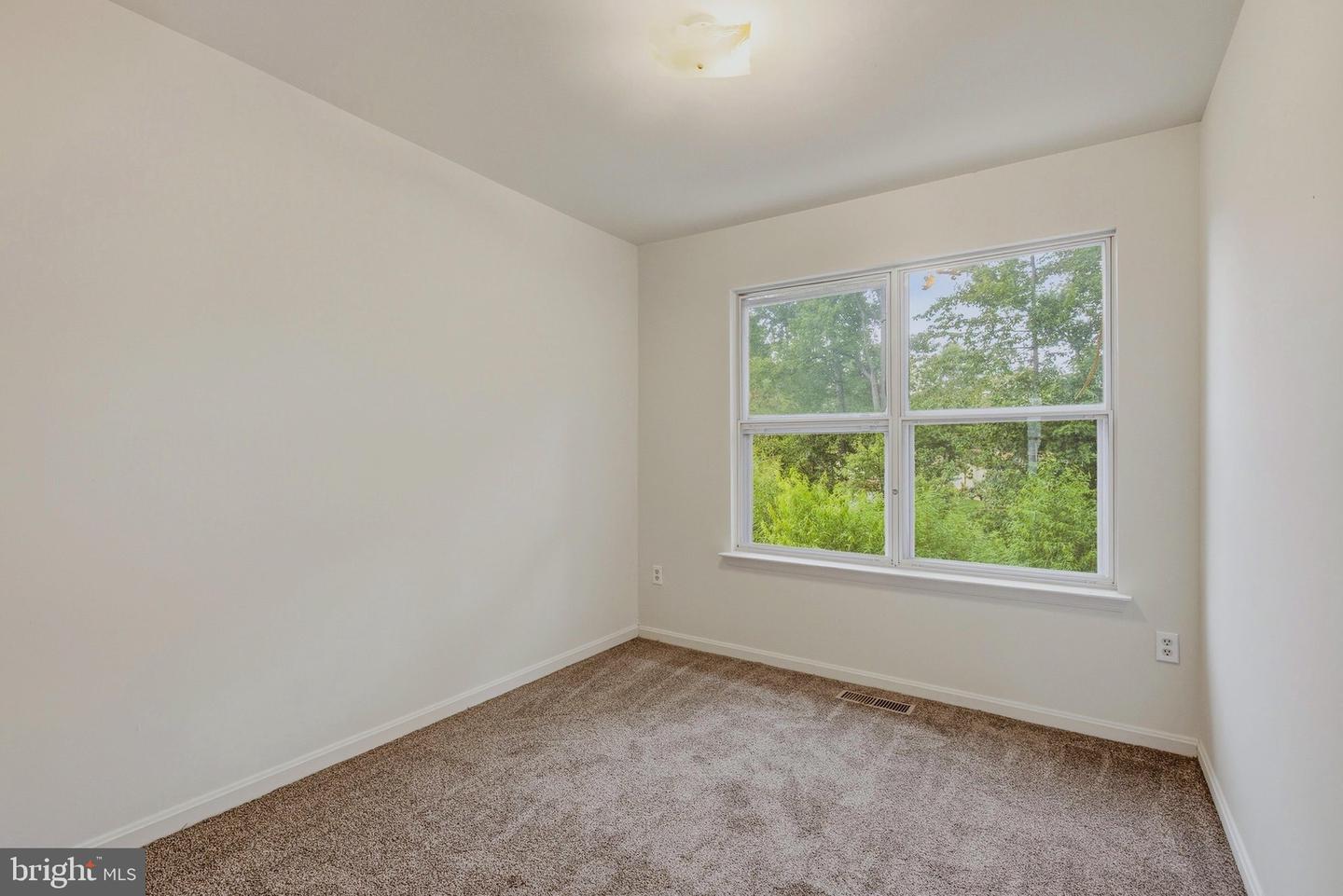327 Woodside Pl Property Photo 23