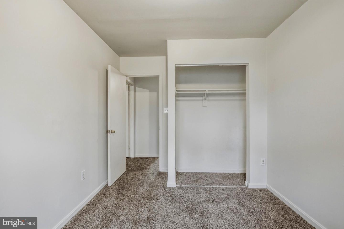 327 Woodside Pl Property Photo 24