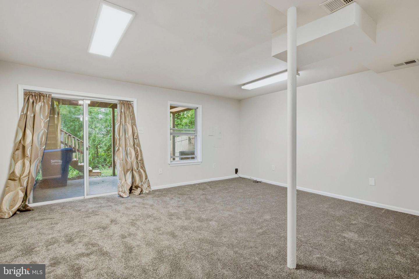 327 Woodside Pl Property Photo 29