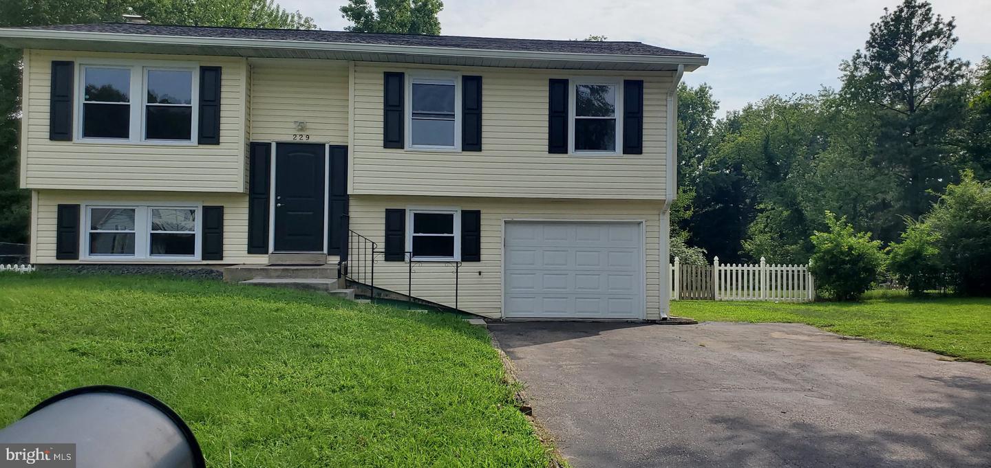 229 Barksdale Ave Property Photo 1