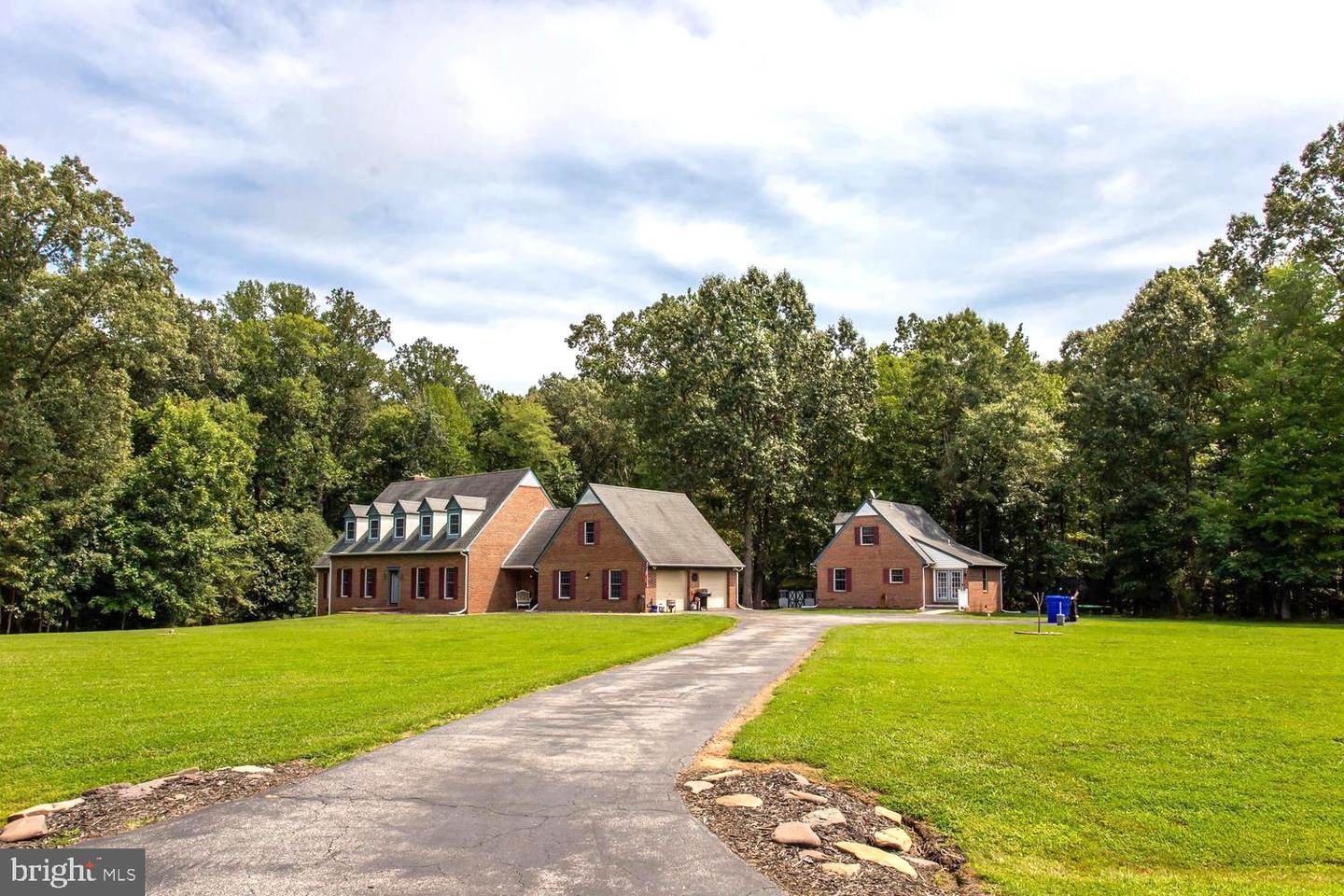 4340 Guinevere Ln Property Photo 3