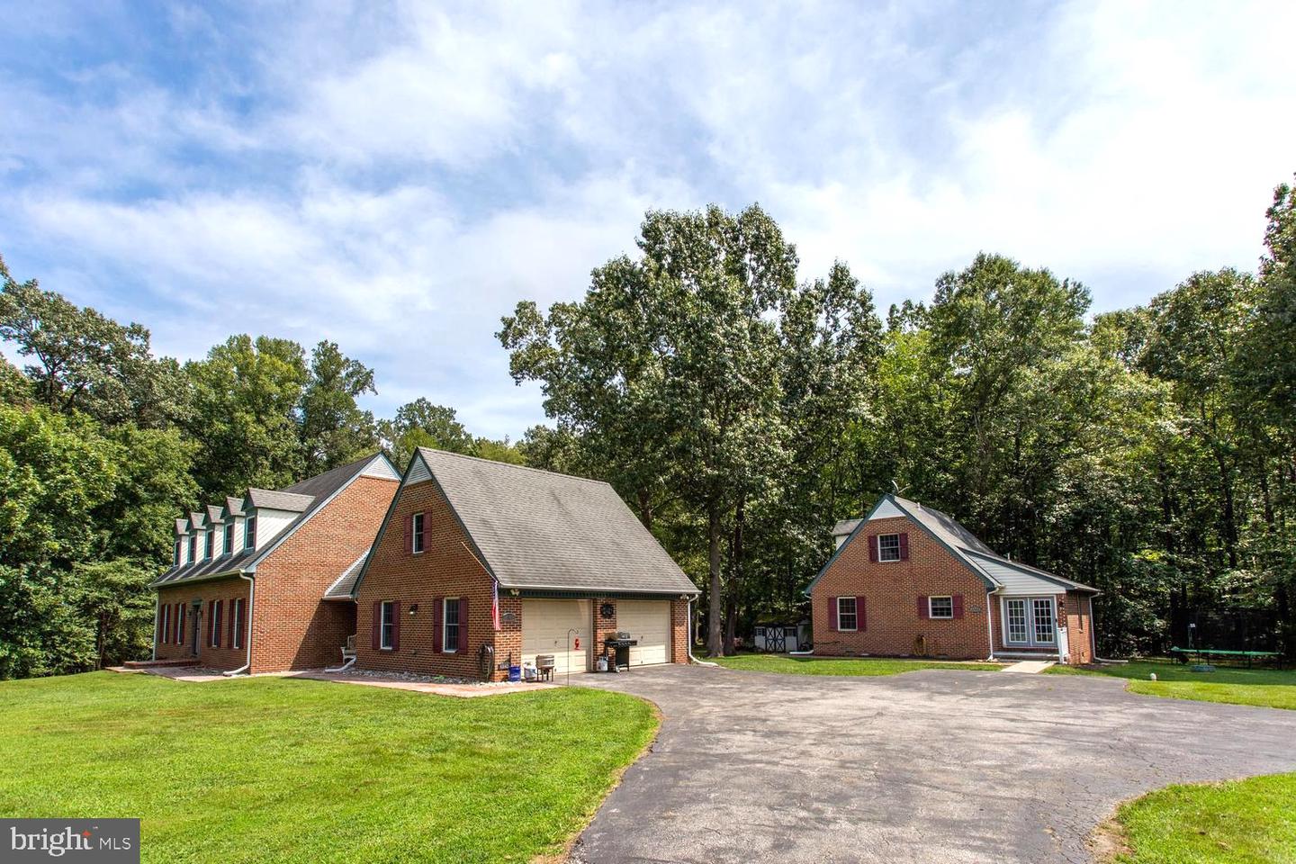 4340 Guinevere Ln Property Photo 4
