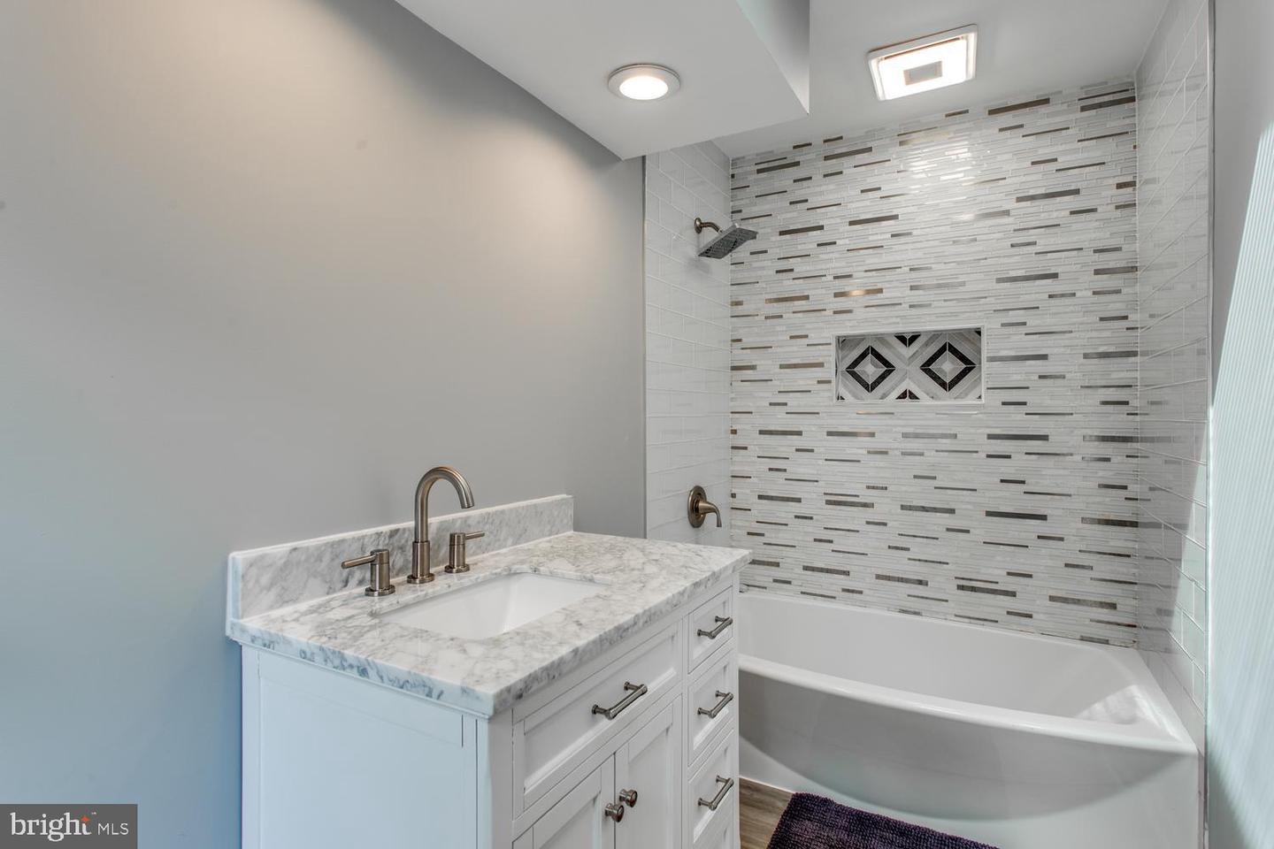 4340 Guinevere Ln Property Photo 32