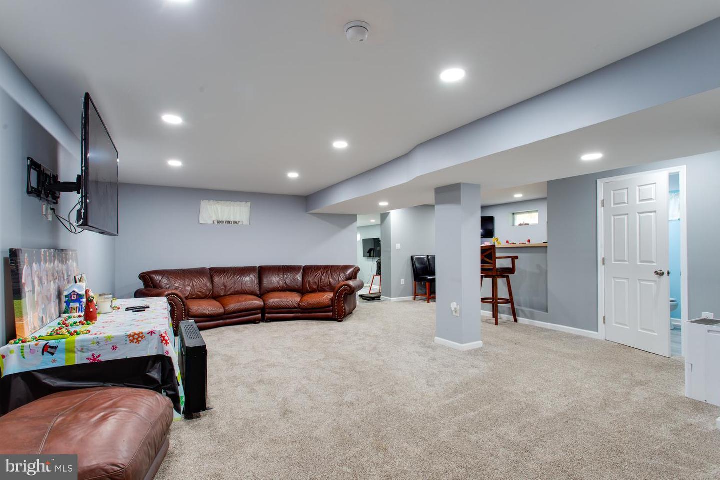 4340 Guinevere Ln Property Photo 37
