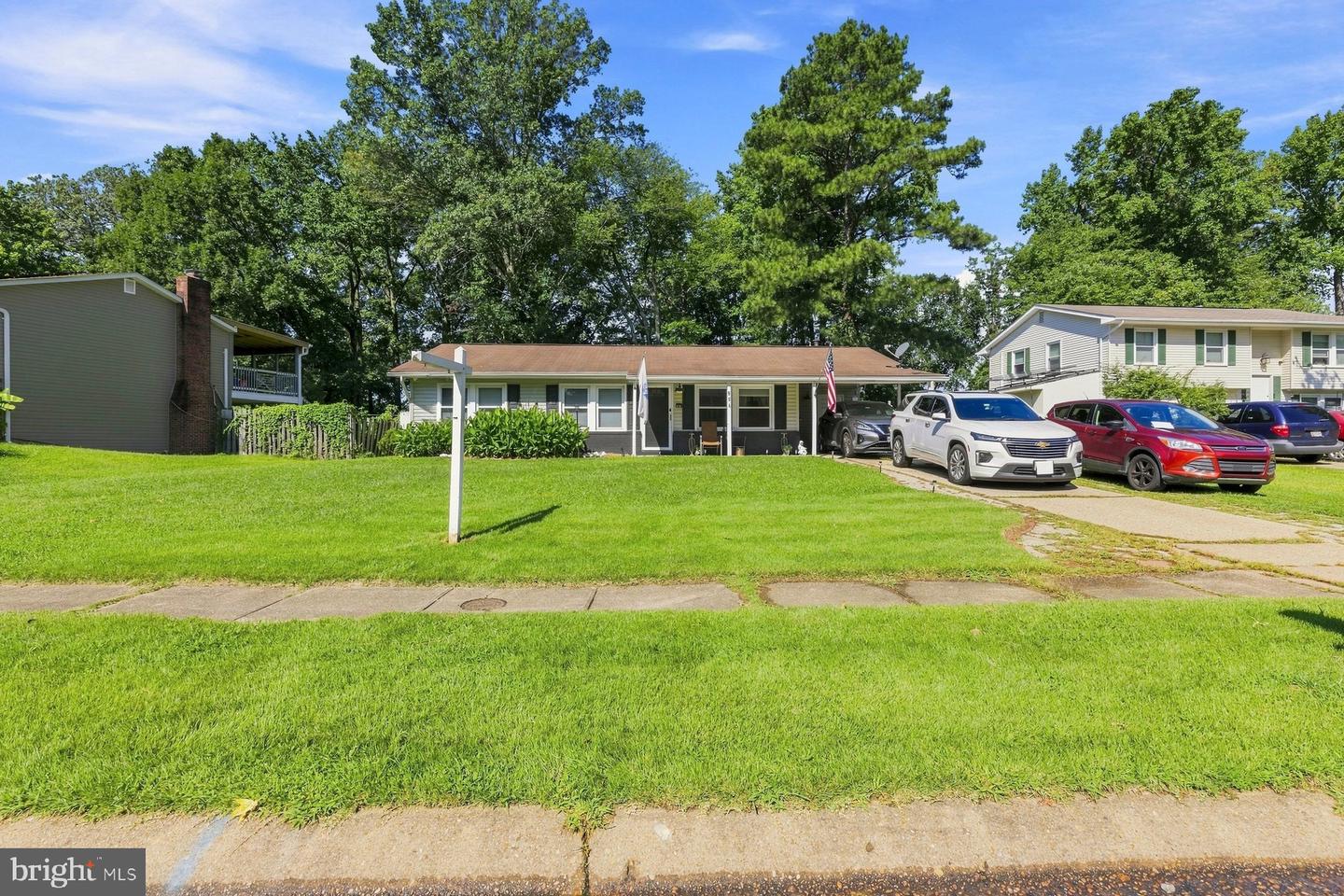 806 Oxford Ct Property Photo 1