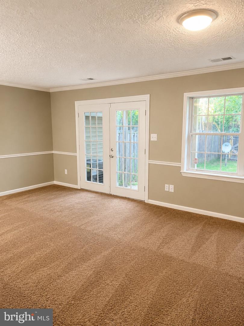 3236 Ryon Ct Property Photo 5