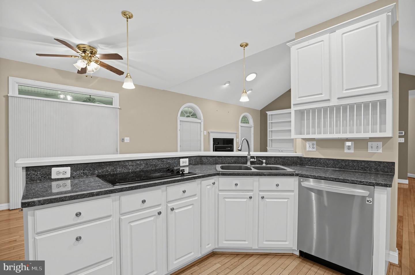 6050 Deepdeen Pl Property Photo 11