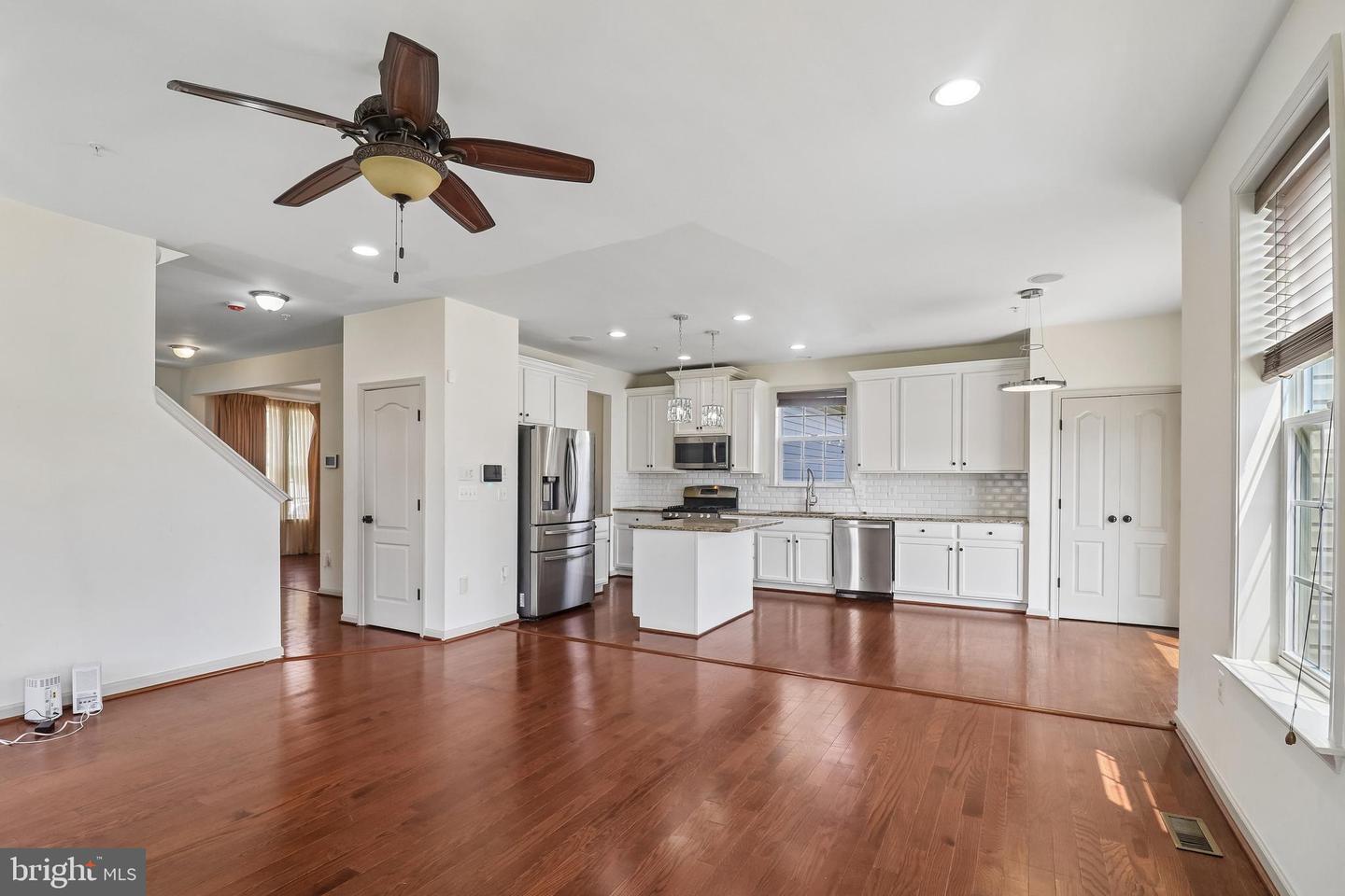 6844 Walkway Ct Property Photo 13