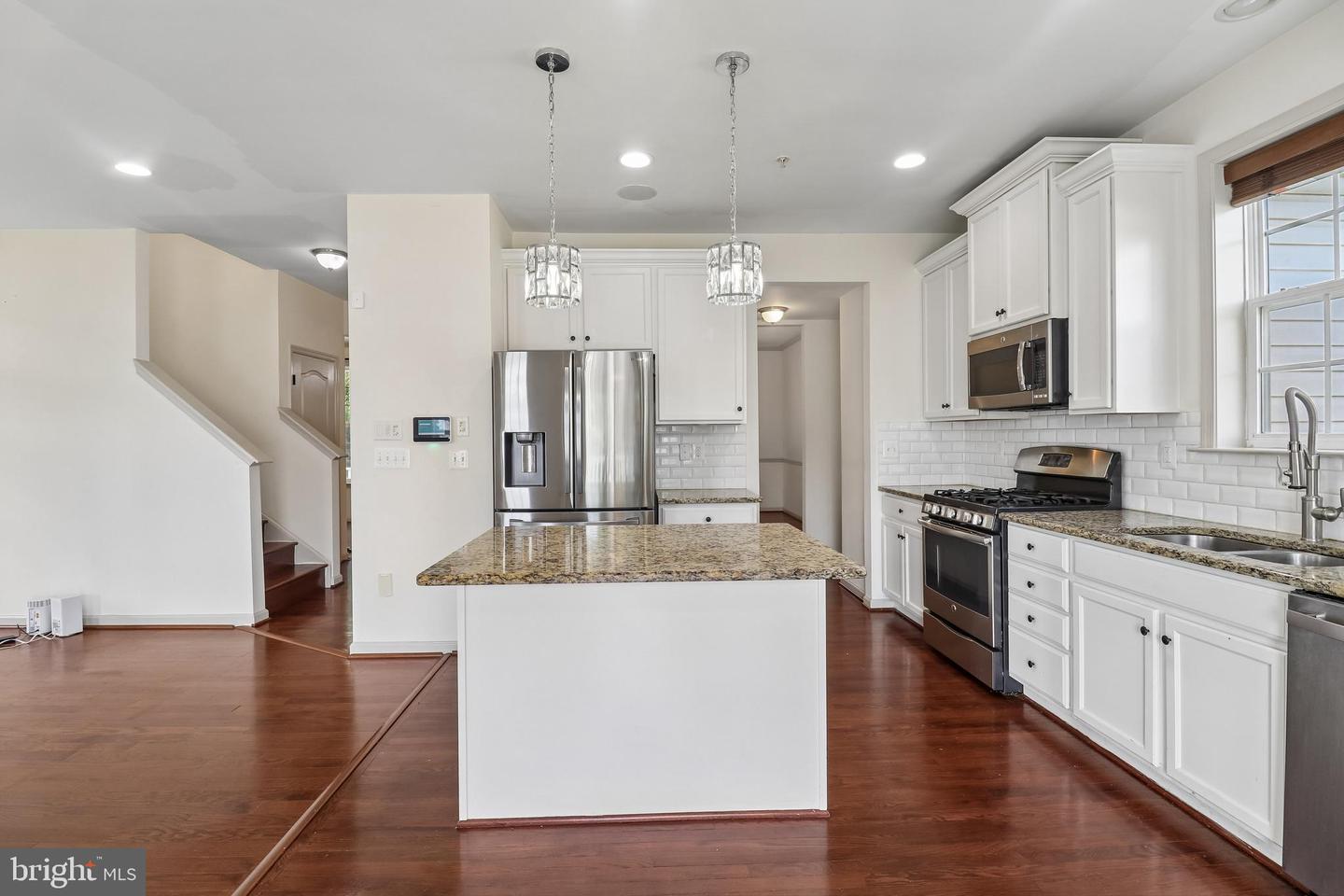 6844 Walkway Ct Property Photo 16