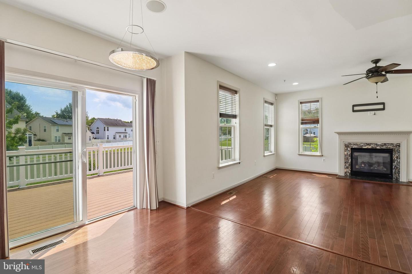6844 Walkway Ct Property Photo 17