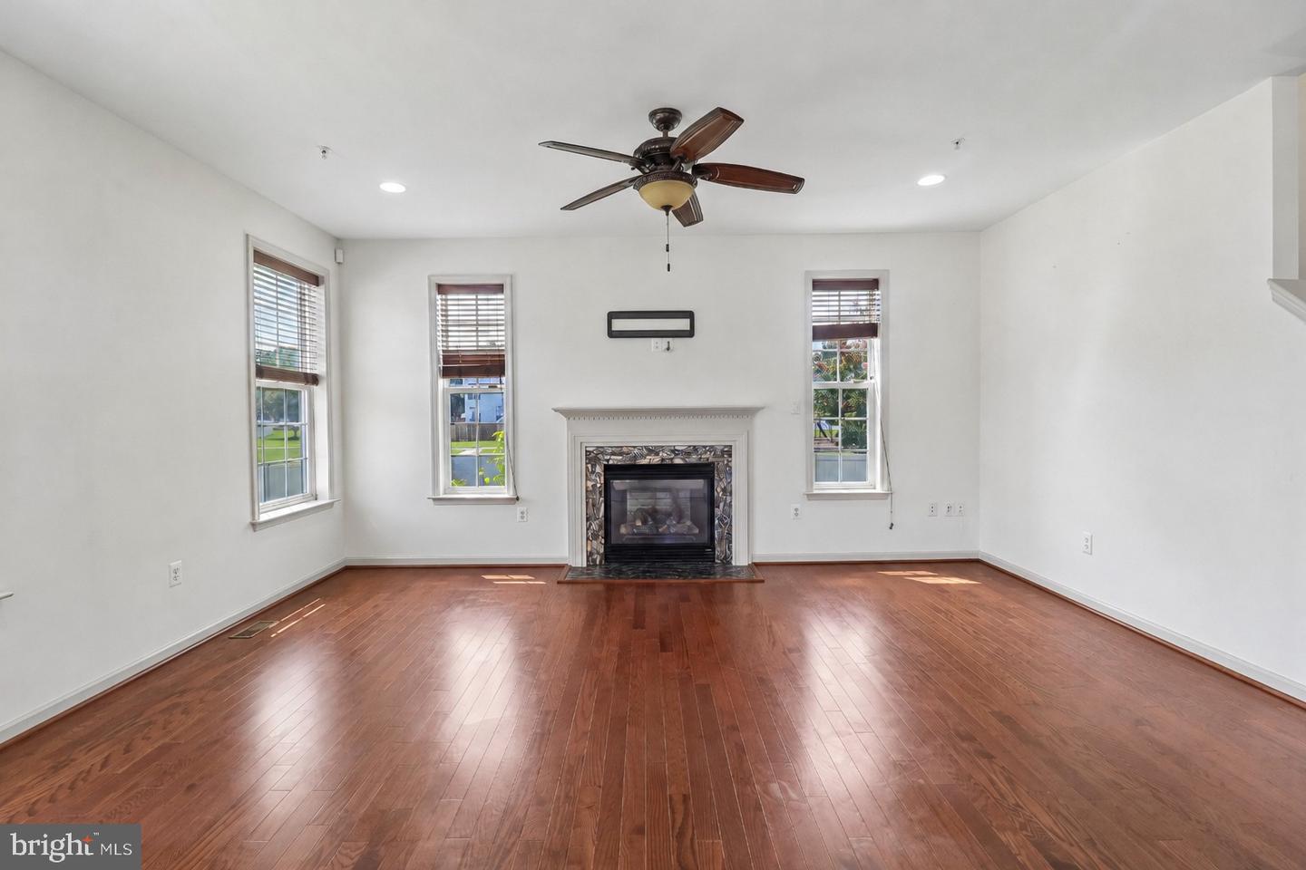 6844 Walkway Ct Property Photo 18