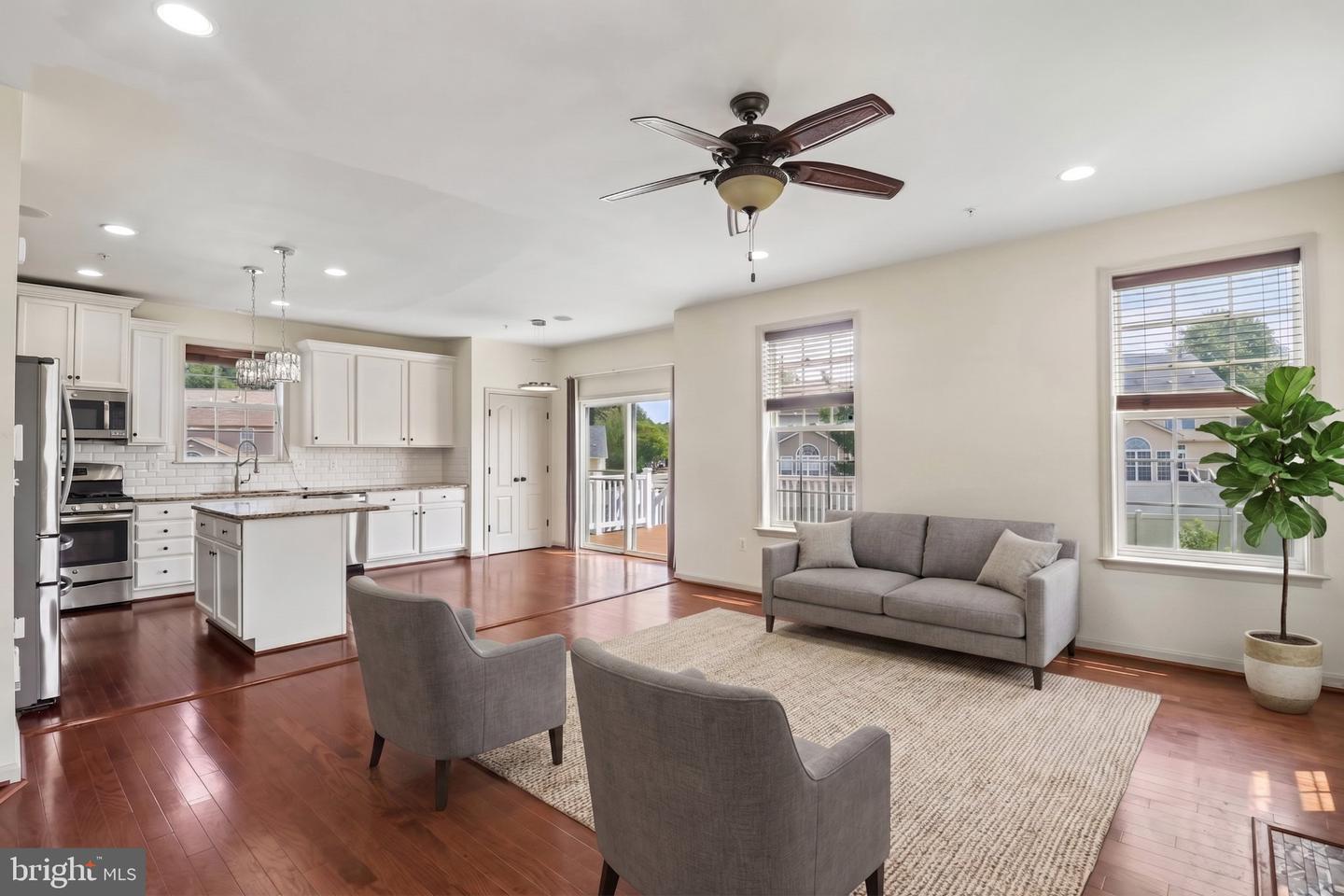 6844 Walkway Ct Property Photo 21