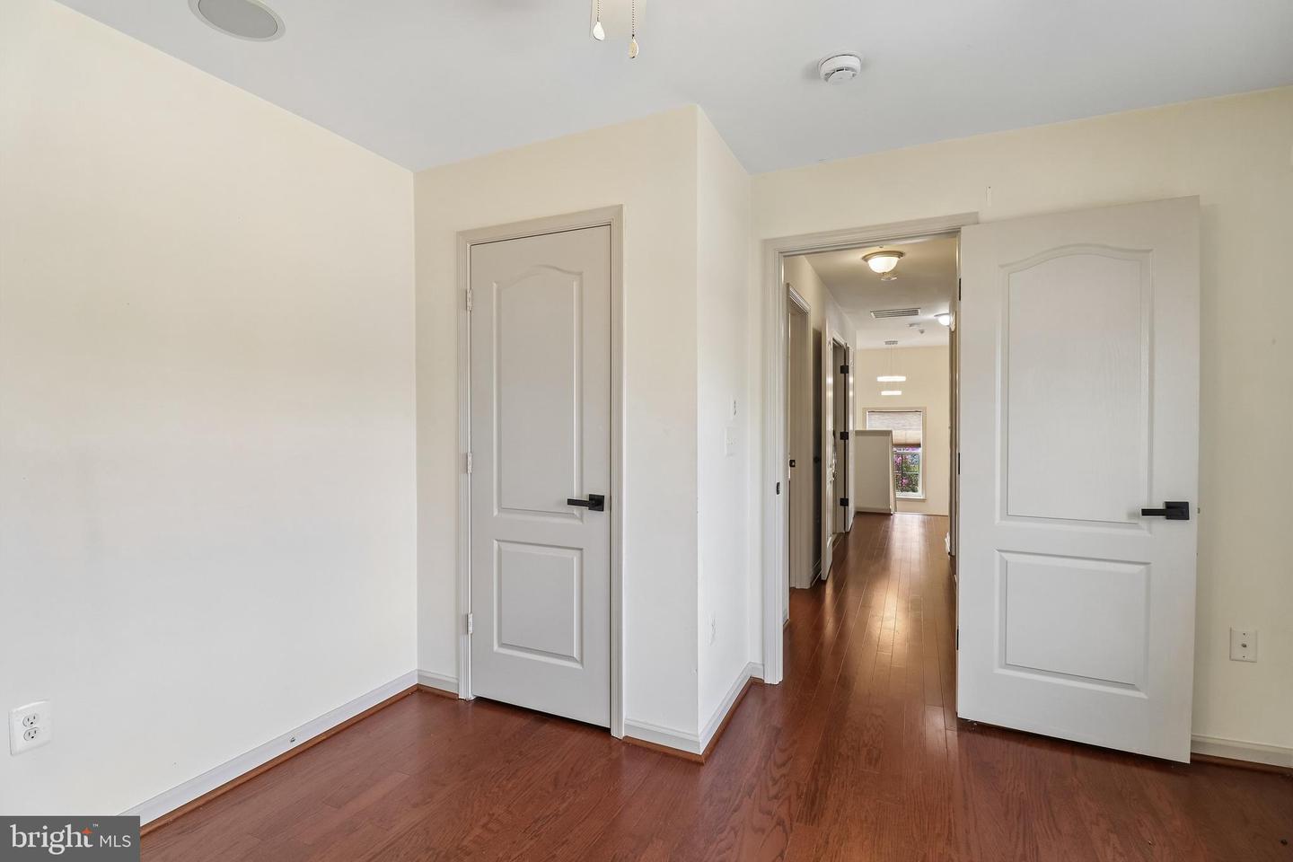 6844 Walkway Ct Property Photo 25
