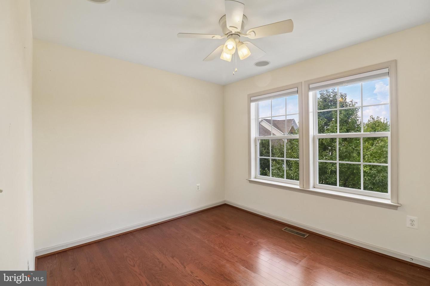 6844 Walkway Ct Property Photo 29