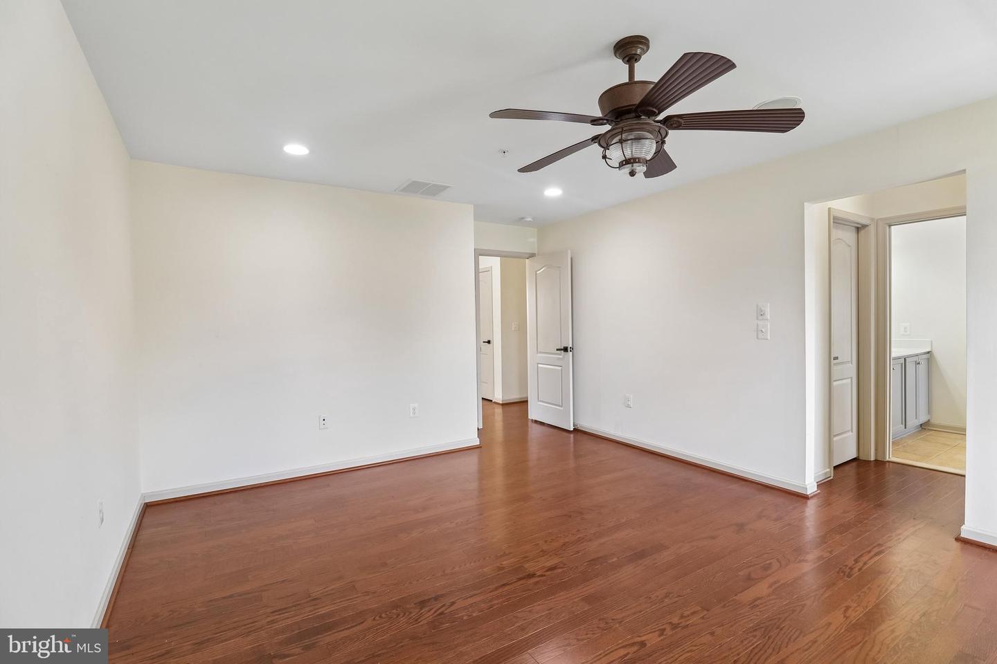 6844 Walkway Ct Property Photo 35