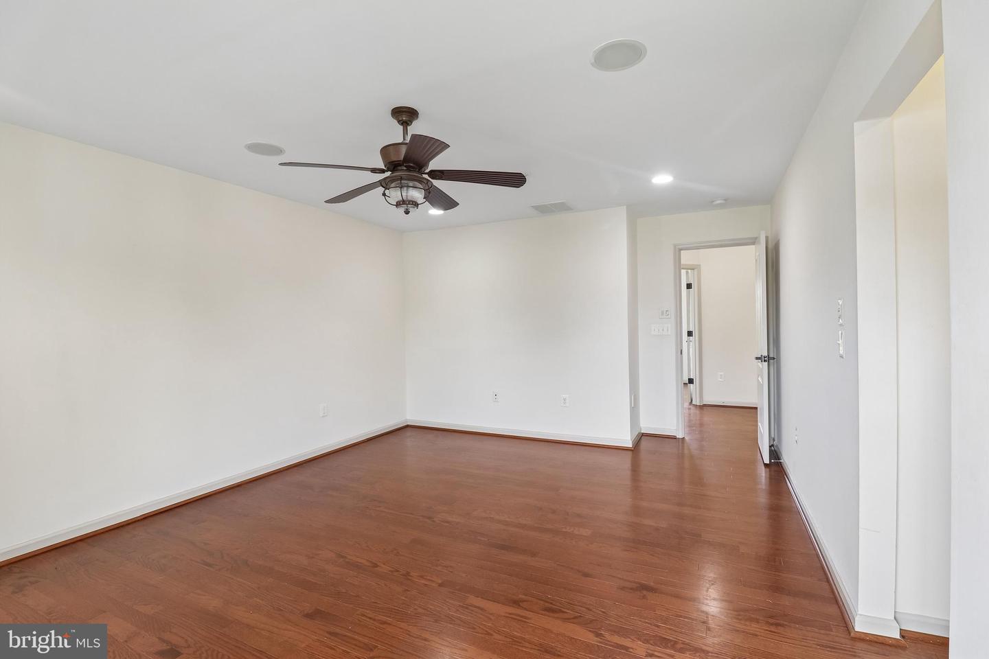 6844 Walkway Ct Property Photo 36
