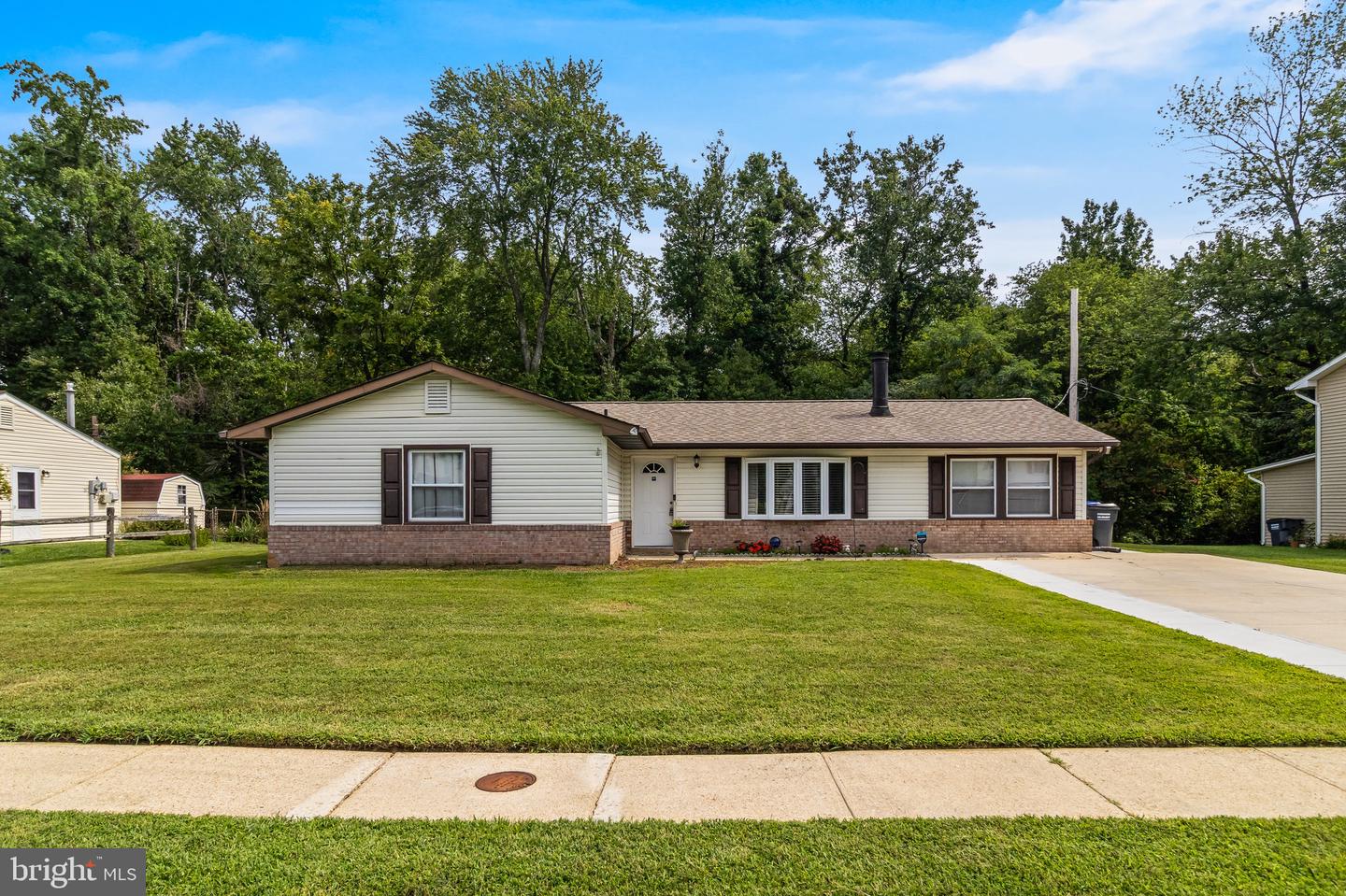 913 Barrington Dr Property Photo 1