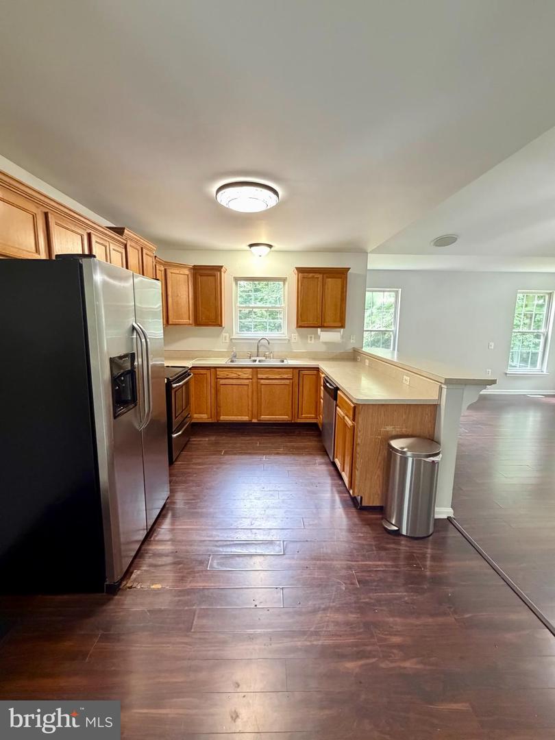 6000 Paternoster Ln Property Photo 8