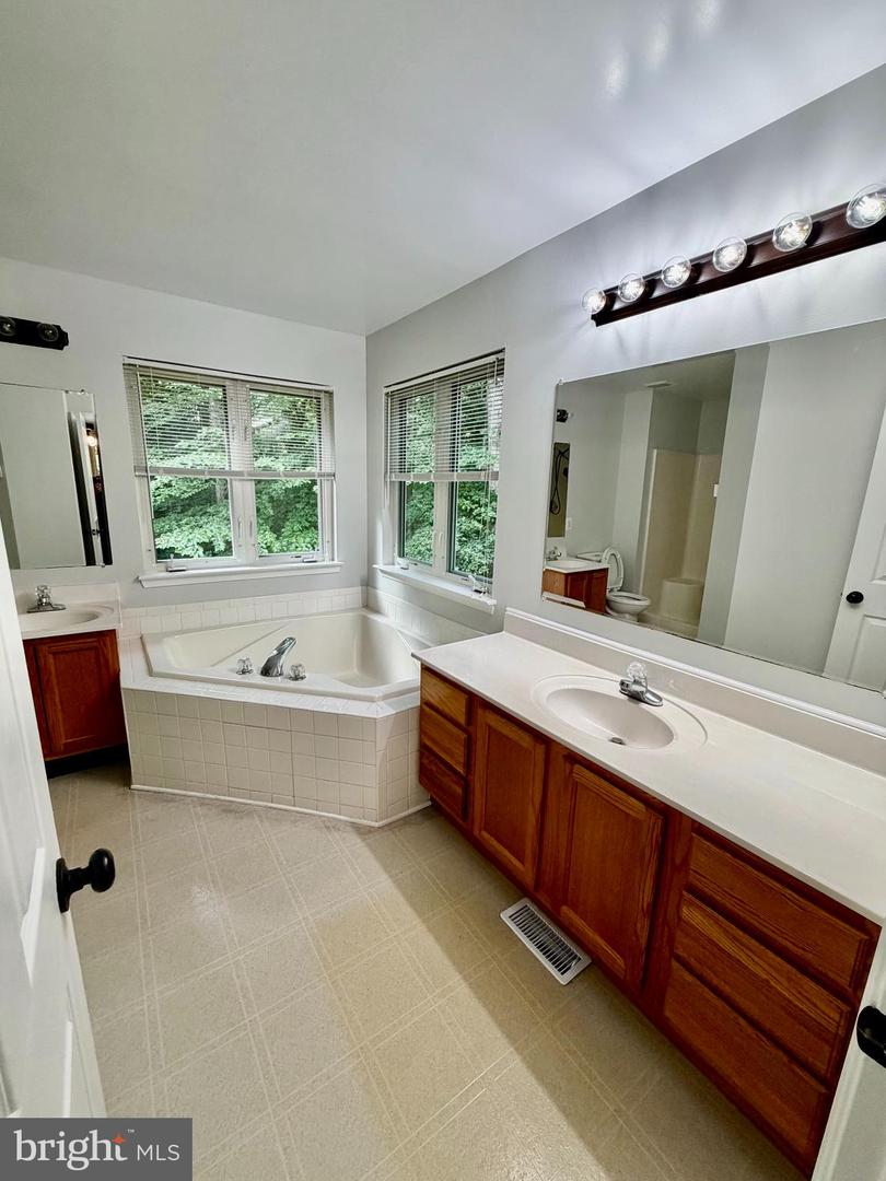 6000 Paternoster Ln Property Photo 21