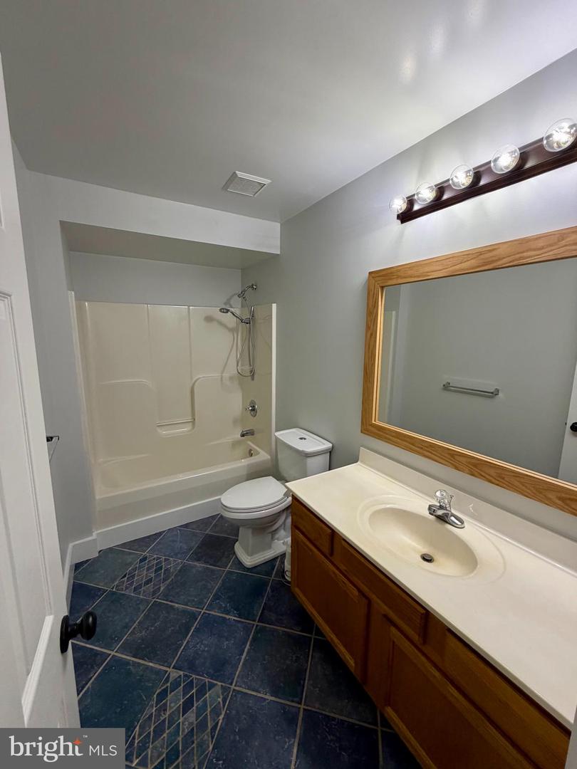 6000 Paternoster Ln Property Photo 26