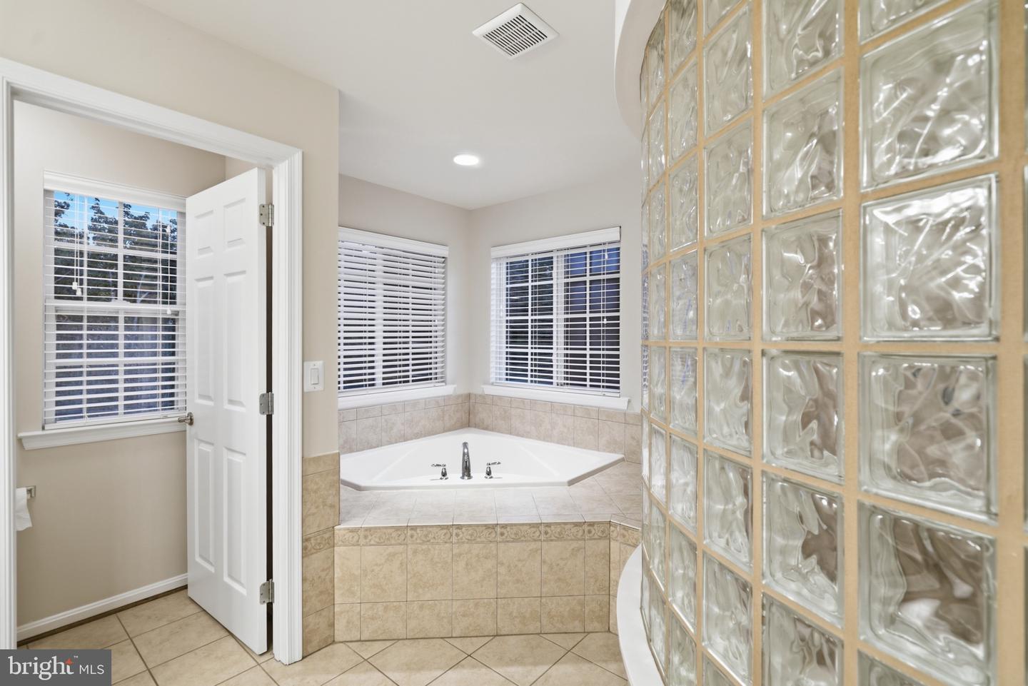 6236 Stone Hill Ct Property Photo 46