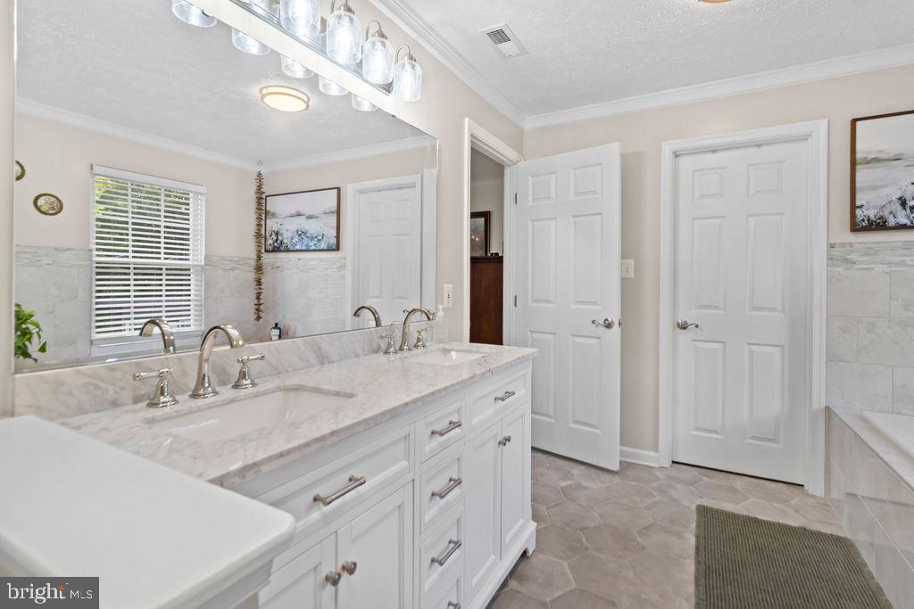 12871 Crescent Run St Property Photo 35