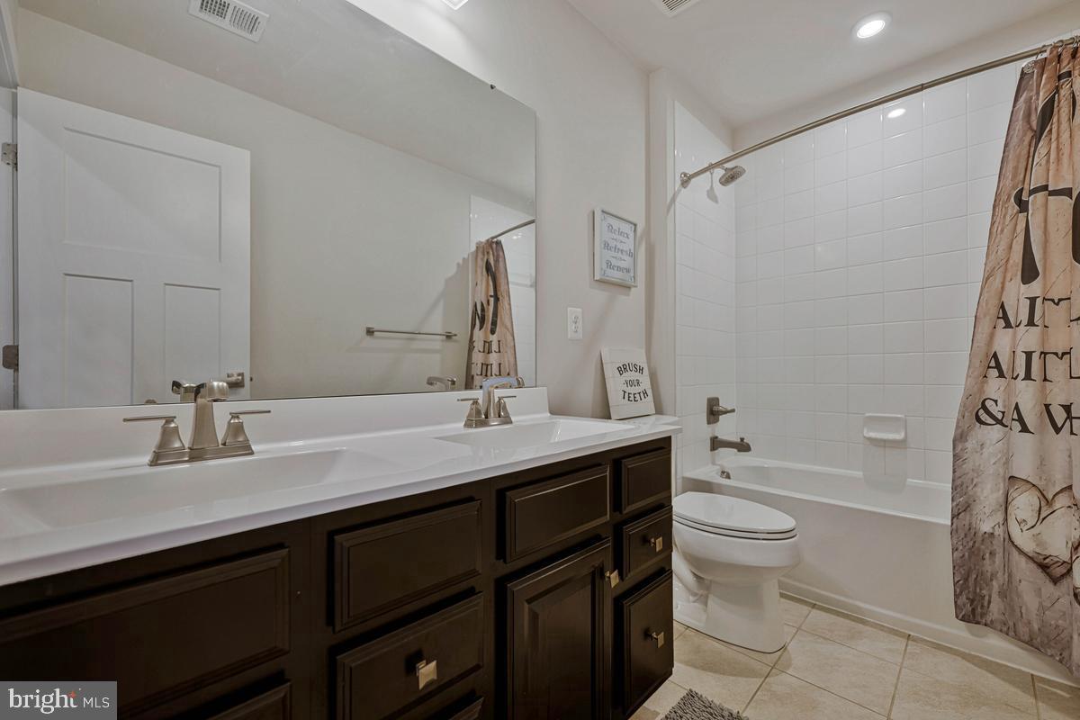 8868 Bancroft Dr Property Photo 27