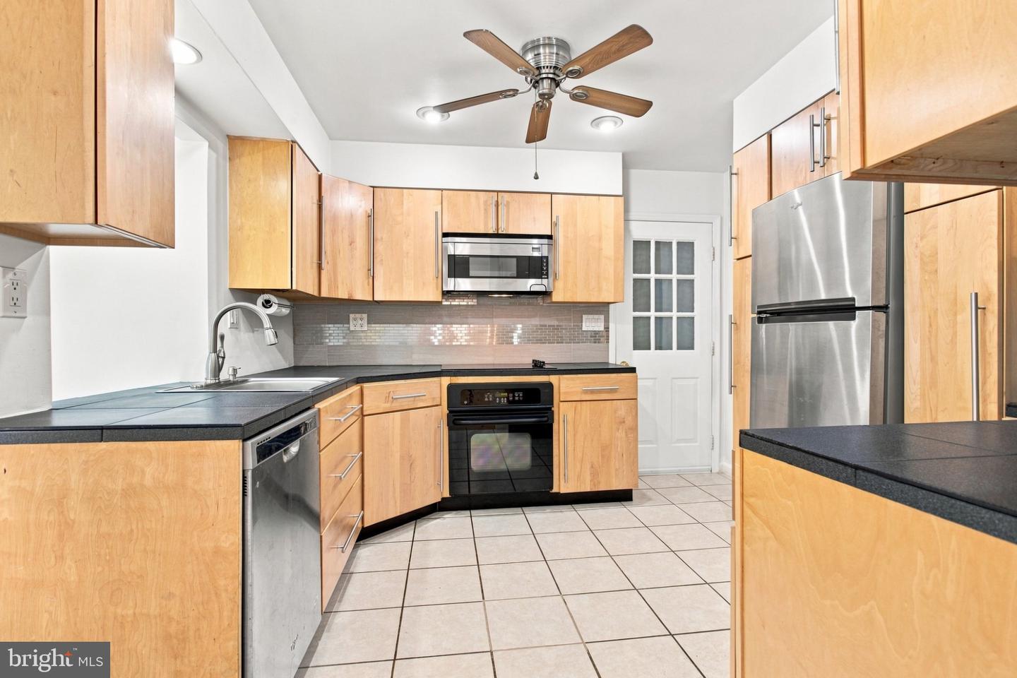5538 Huckleberry Dr Property Photo 4