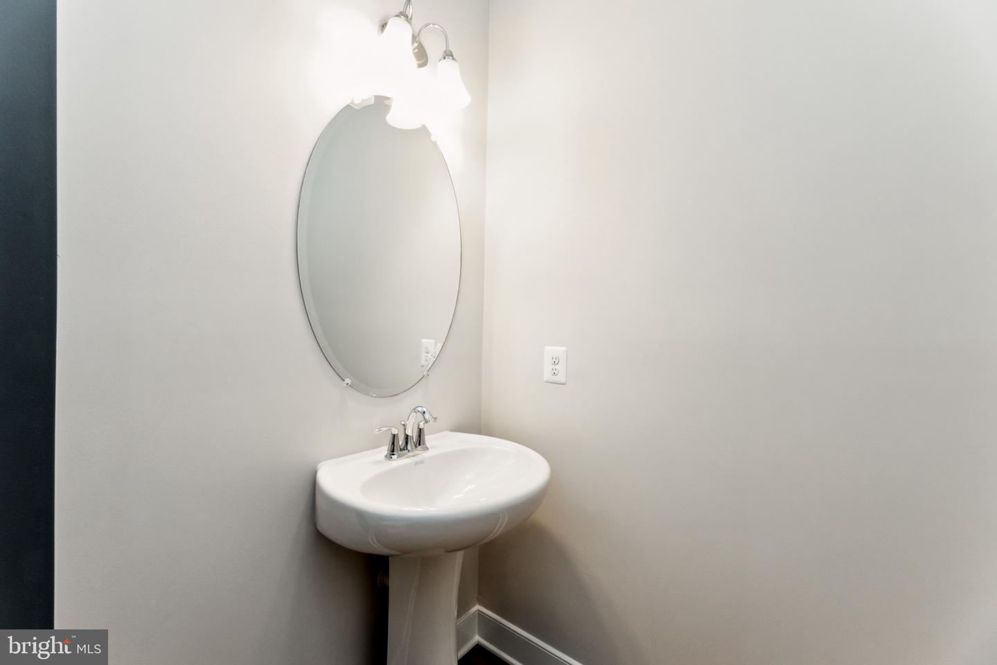 9738 Gaelic Pl Property Photo 5