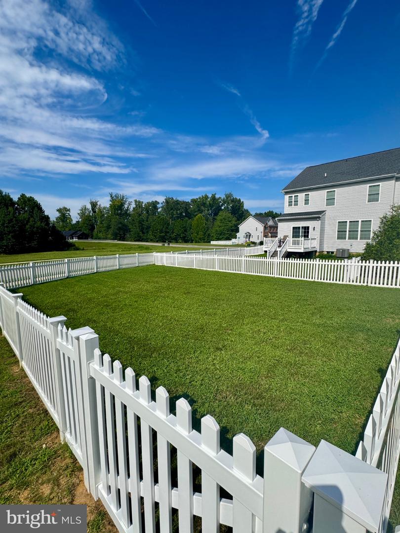 1005 Clover Cir Property Photo 3