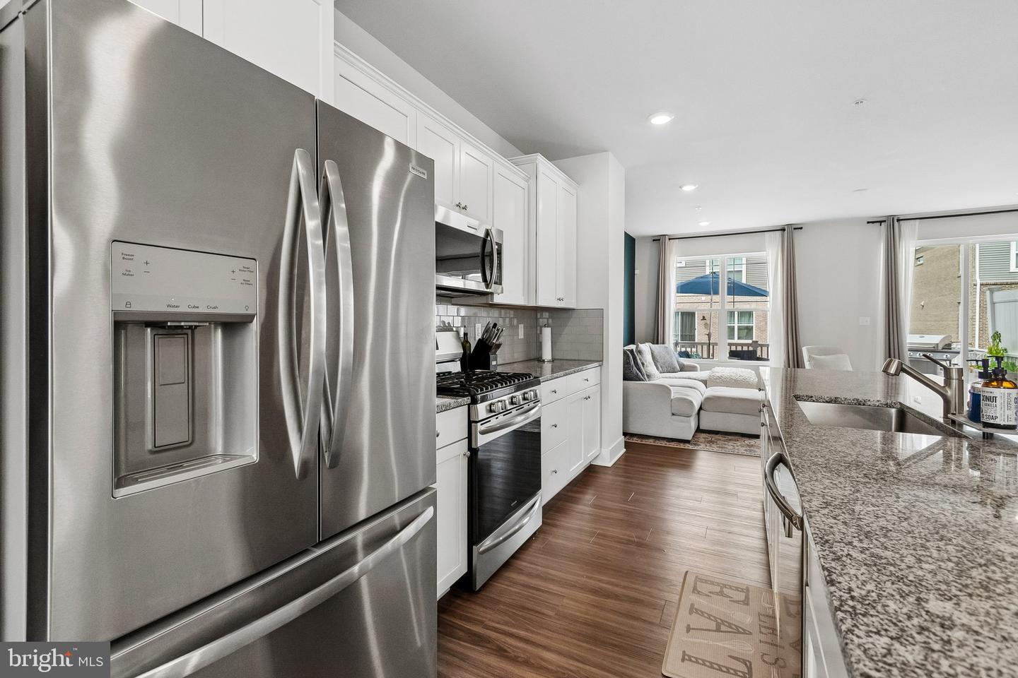 6941 Waterbury Pl Property Photo 6