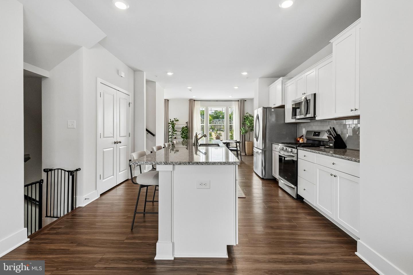 6941 Waterbury Pl Property Photo 7