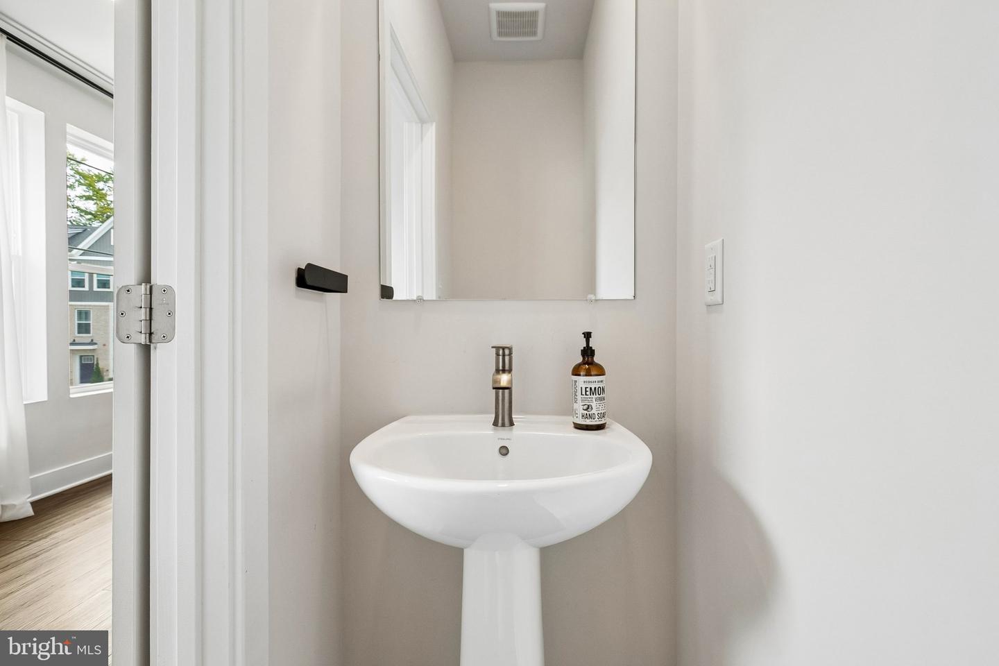 6941 Waterbury Pl Property Photo 11