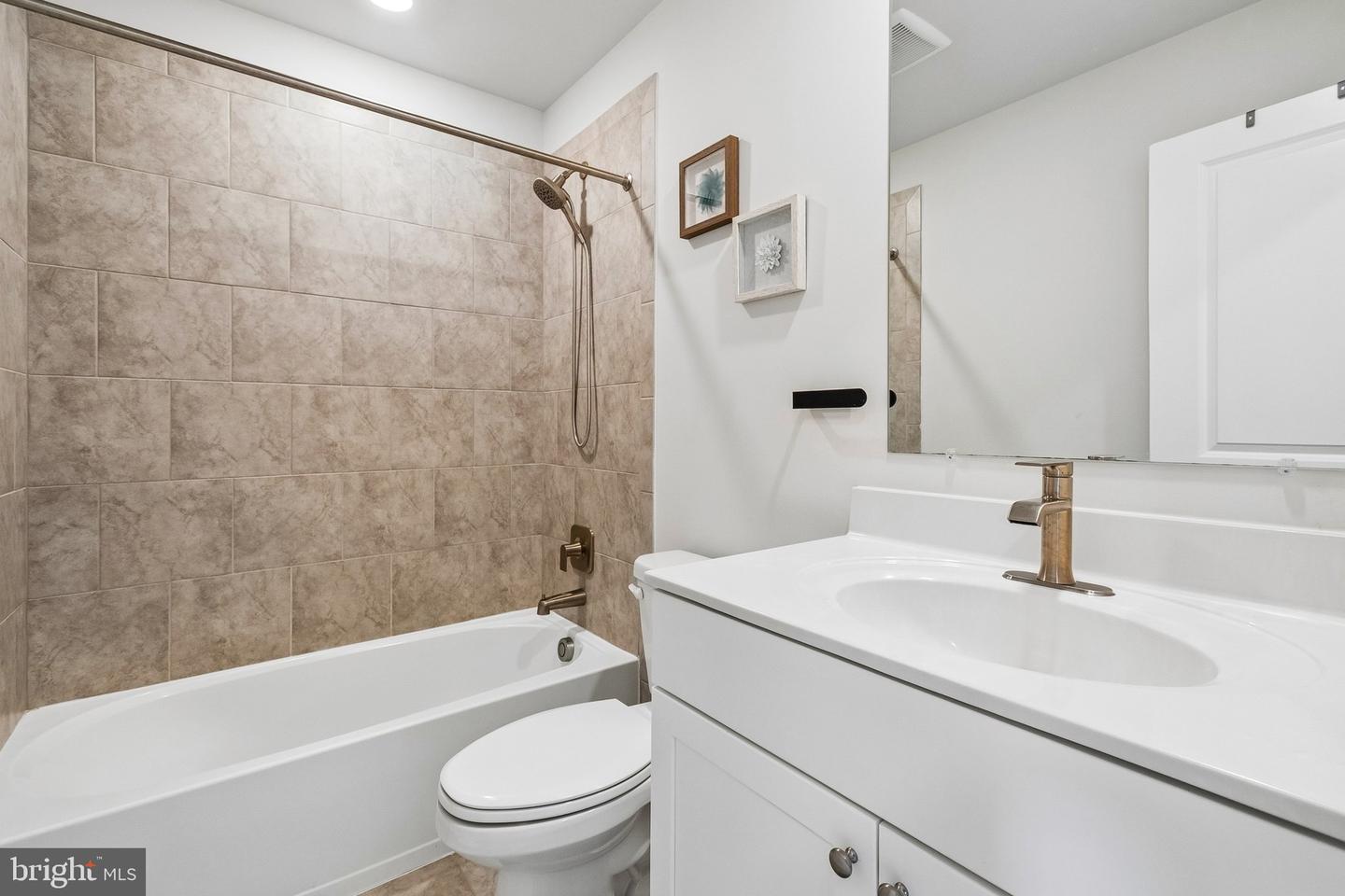 6941 Waterbury Pl Property Photo 17