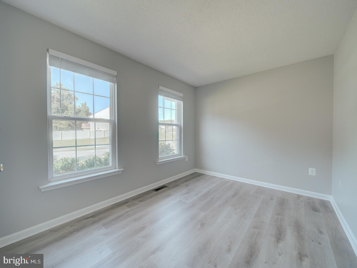 103 Susan Constant Ct Property Photo 5