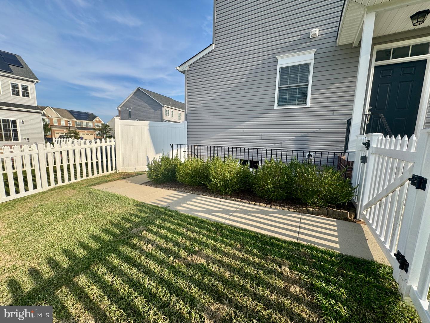 1005 Clover Cir #b Property Photo 2