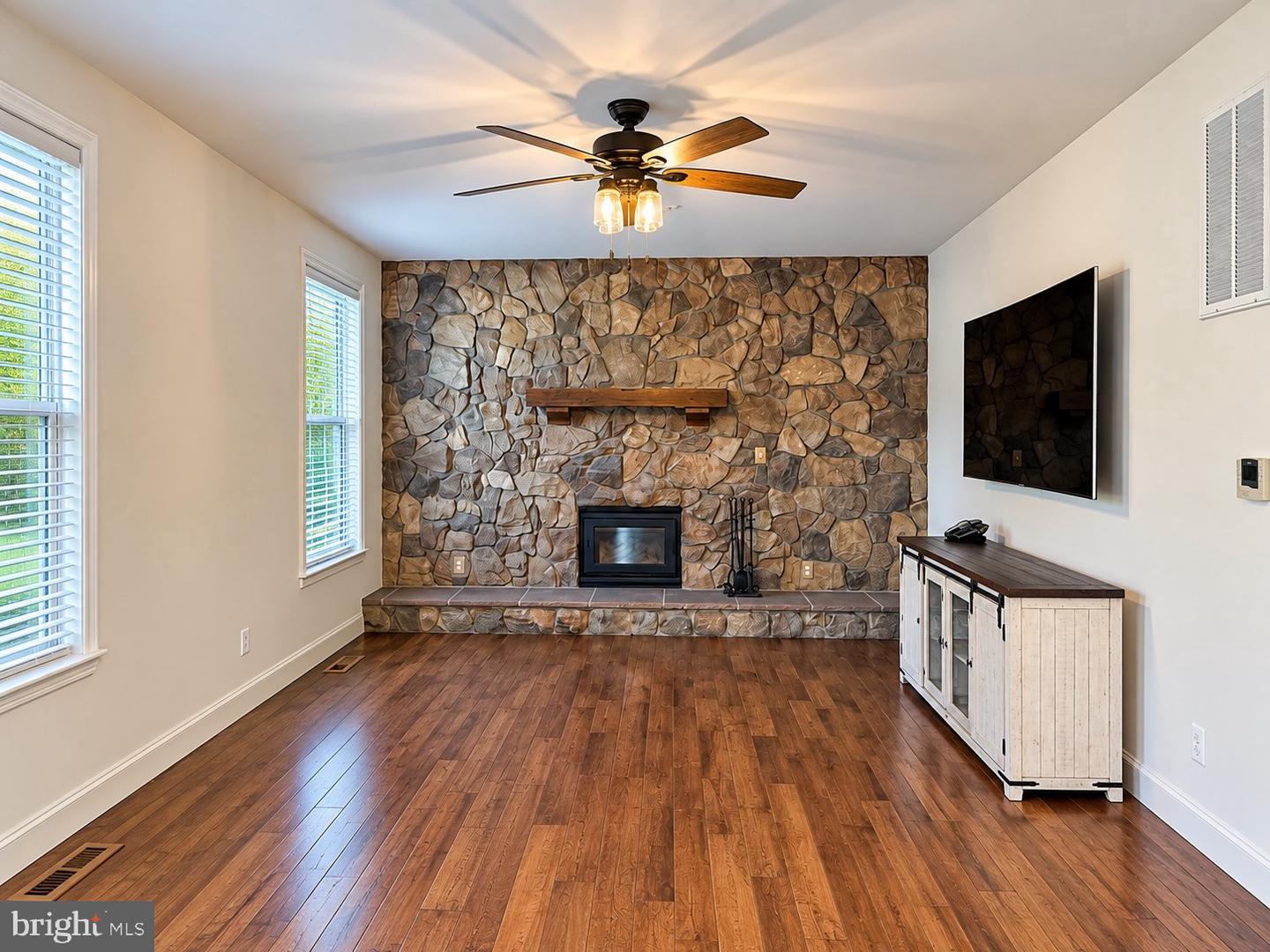 6824 Barlowe Ct Property Photo 15