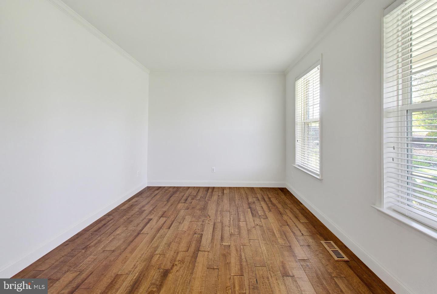 6824 Barlowe Ct Property Photo 28
