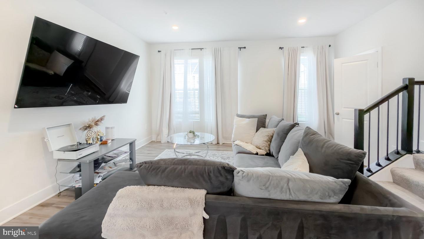 11042 Corvin Pl Property Photo 29