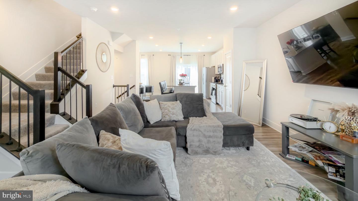 11042 Corvin Pl Property Photo 32