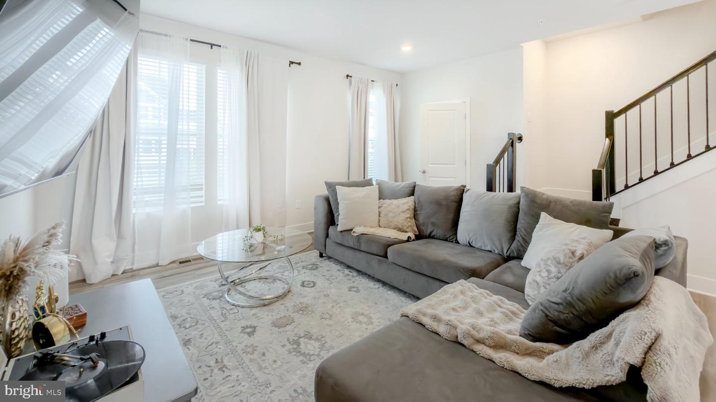 11042 Corvin Pl Property Photo 34
