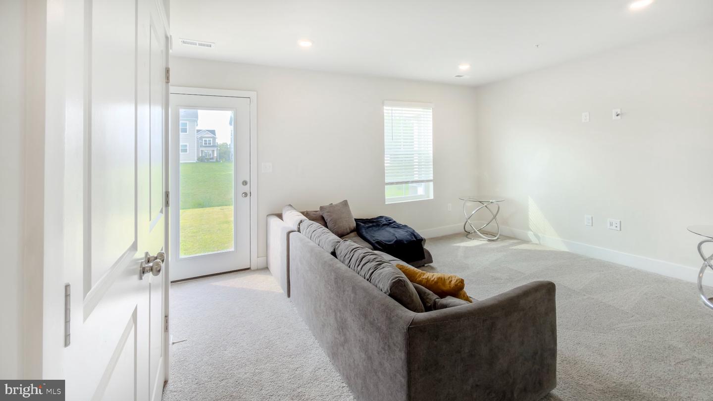 11042 Corvin Pl Property Photo 54