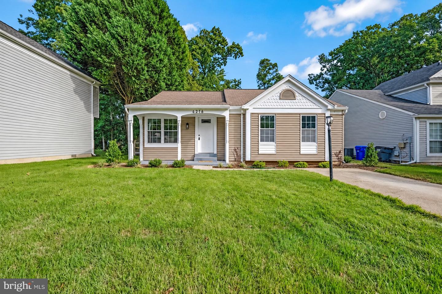 4216 MOCKINGBIRD CIR Property Photo 1