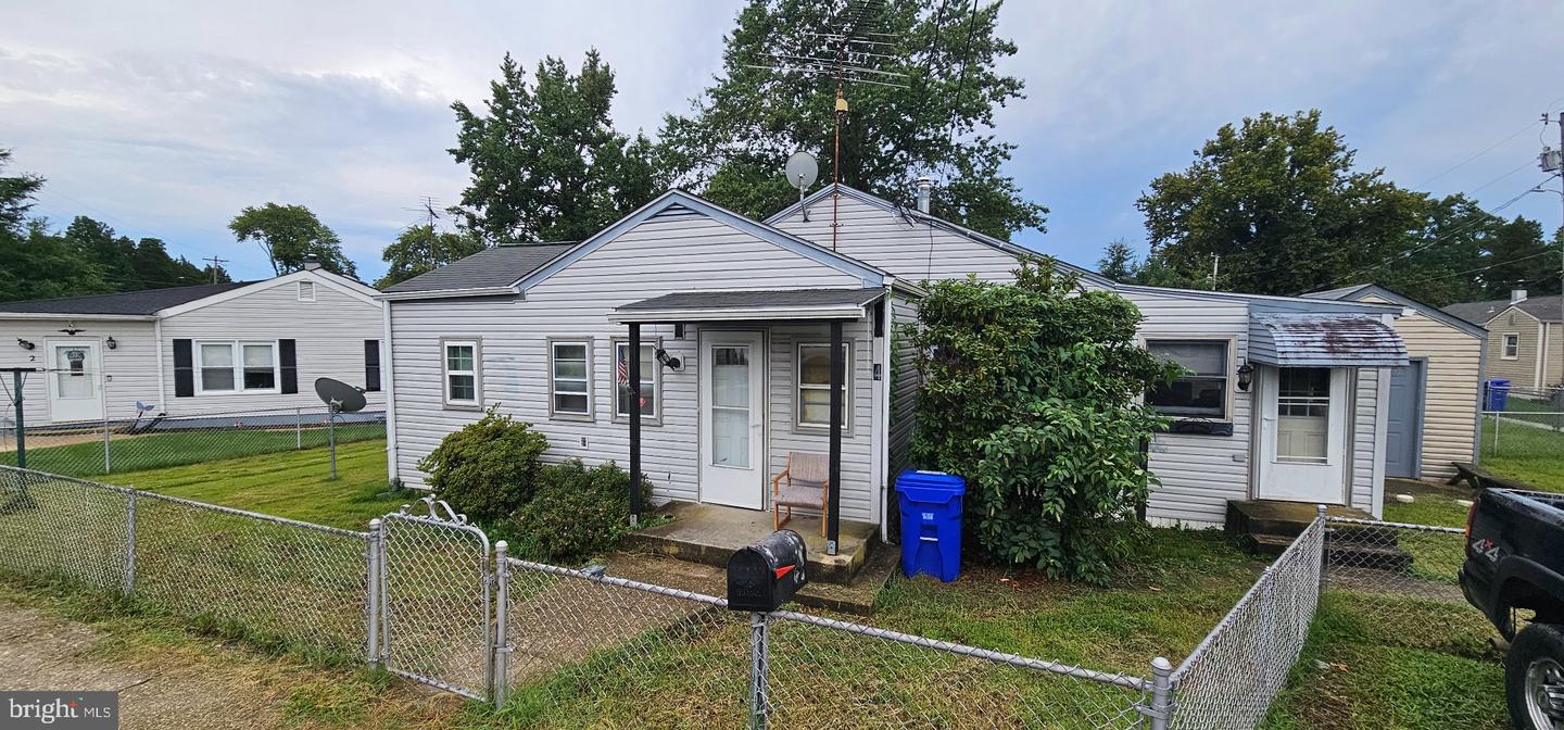 4 GREENWOOD PL Property Photo 1