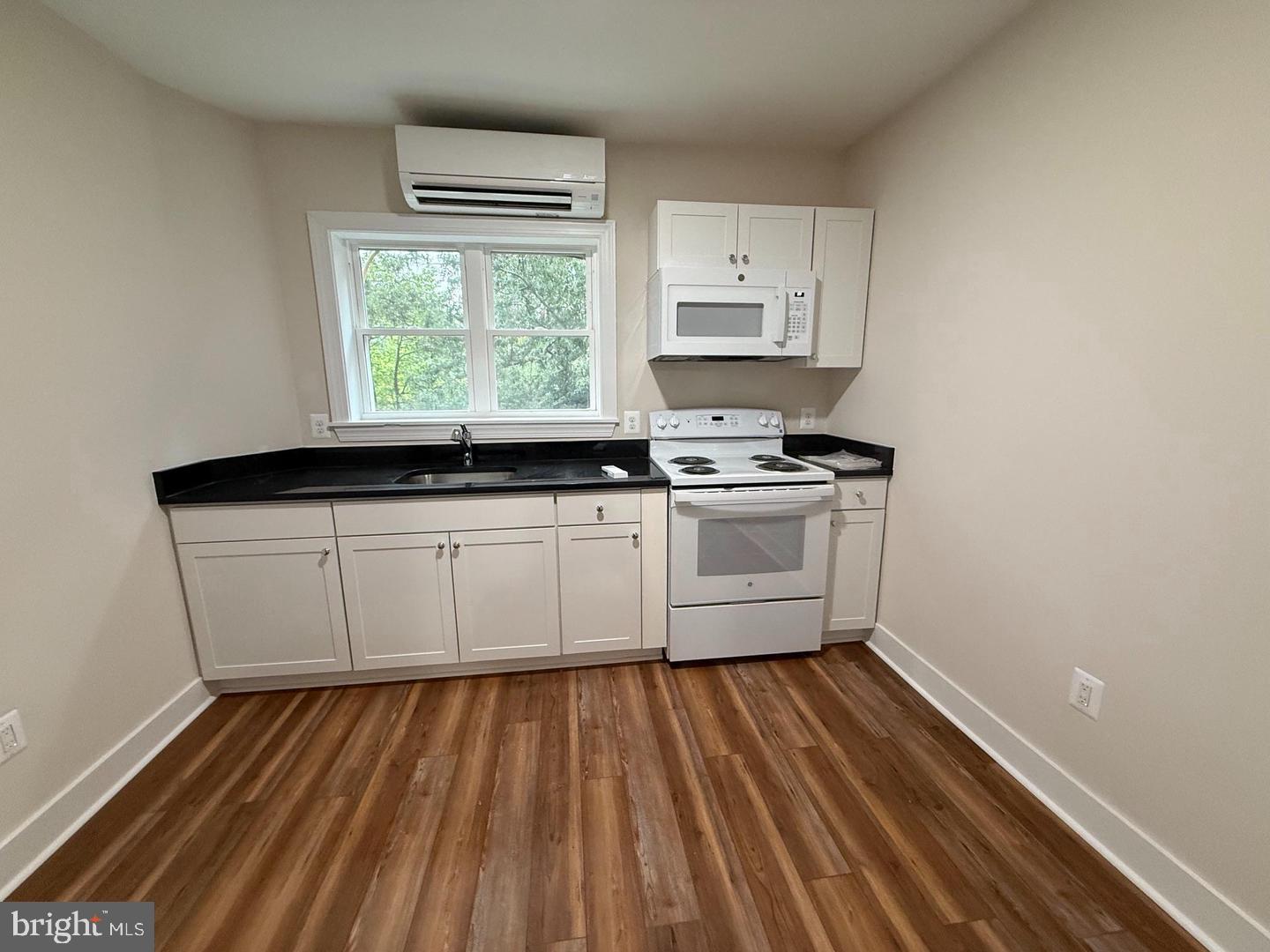 MDCH2059620 Property Photo 3