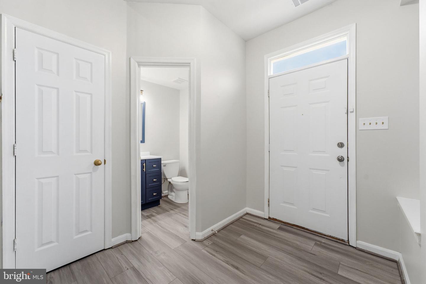 2500 Dowitcher Ct Property Photo 6